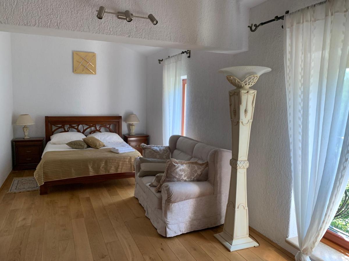 Villa Castello Rausch Valkarin Bagian luar foto
