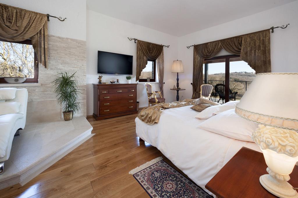 Villa Castello Rausch Valkarin Ruang foto