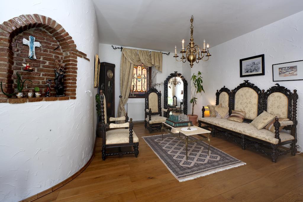 Villa Castello Rausch Valkarin Bagian luar foto
