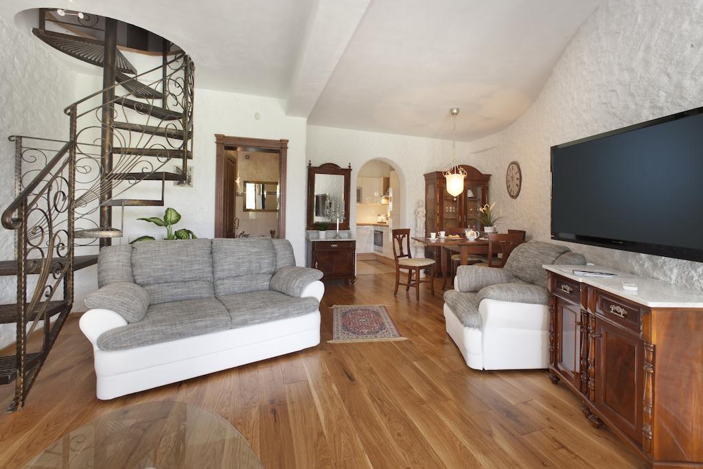 Villa Castello Rausch Valkarin Ruang foto