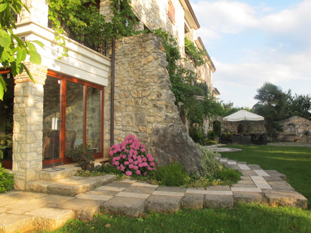 Villa Castello Rausch Valkarin Bagian luar foto